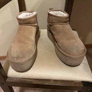Ugg classic ultra mini in platform size 40/9